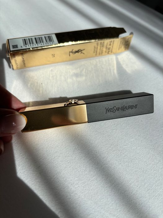 YVES SAINT LAURENT Rouge червило стик