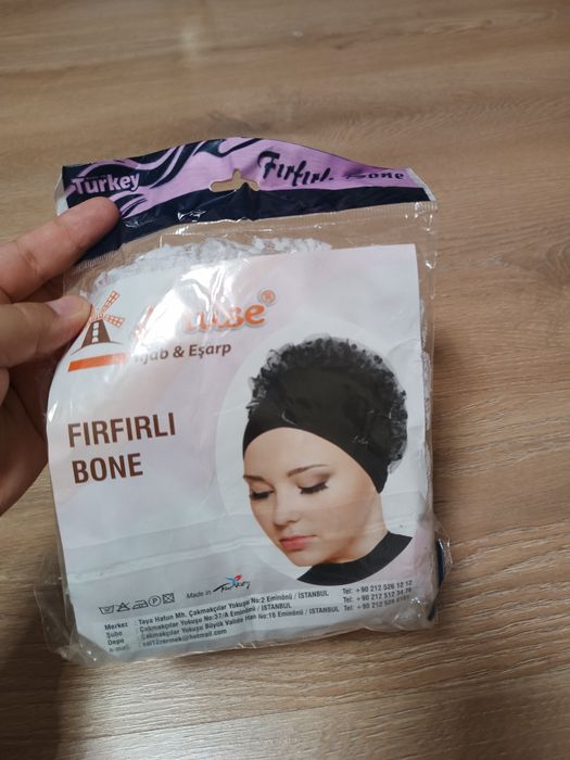 Shapka sotiladi yengi shapkalar sotiladi donasi 100 mingdan