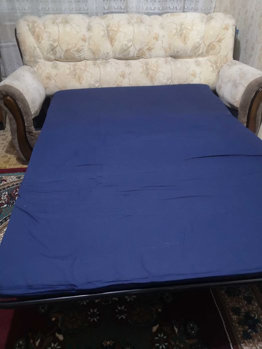 Продаётся красивая мягкая мебель: диван и два кресла. Индонезия