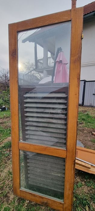 Vand usa intrare si usi si obloane pt terasa lemn masiv