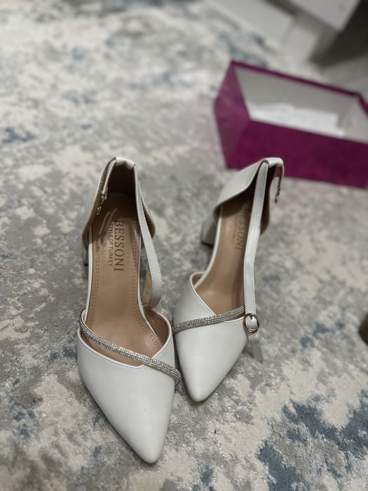 Продам абсолютно новые туфли 37 размер