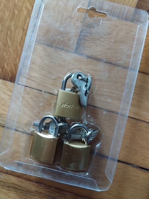 Set de 3 lacăte cu cheie de 25 mm