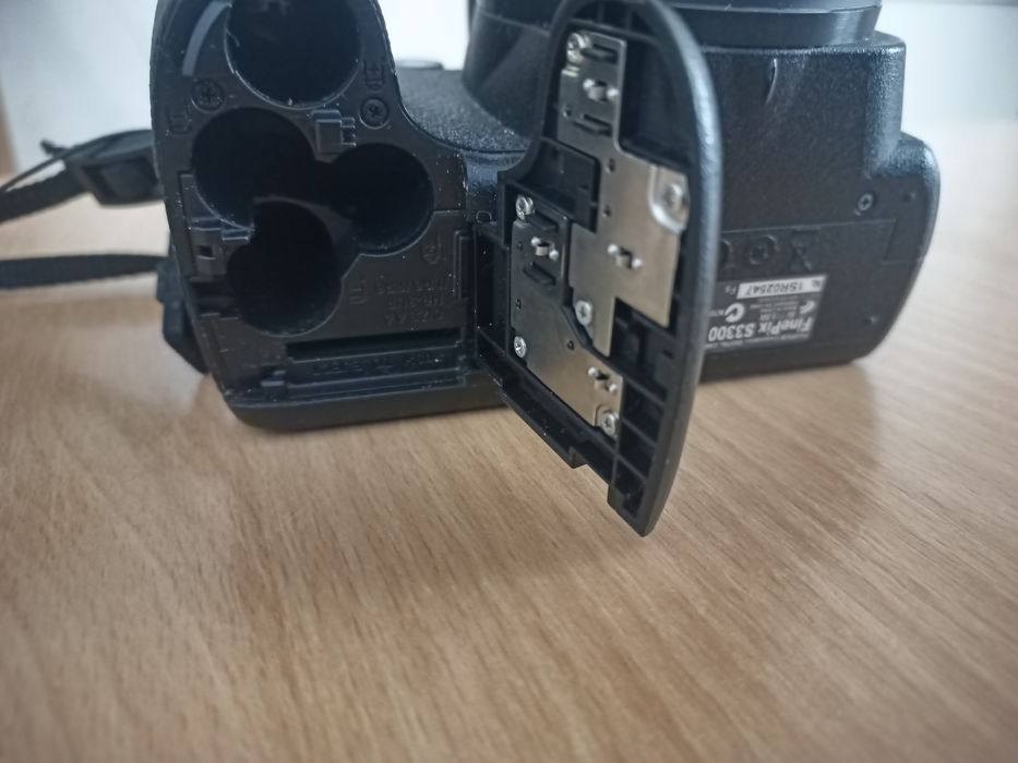 Fujifilm FinePix S3300.