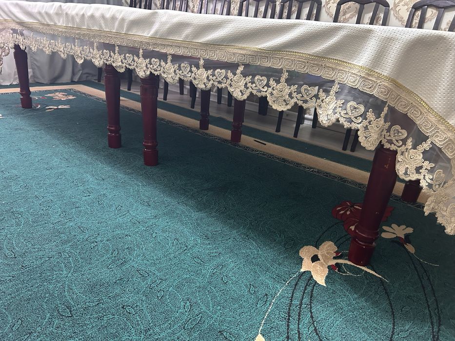 Продается стол и стулья