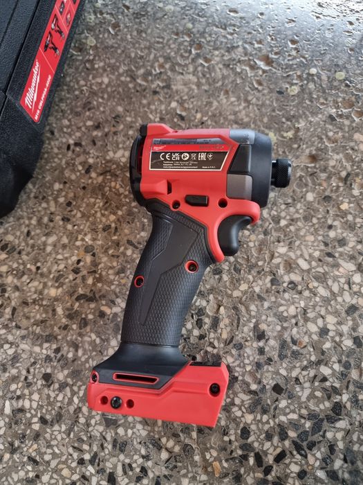 Ударен винтоверт импакт milwaukee m18 fid3