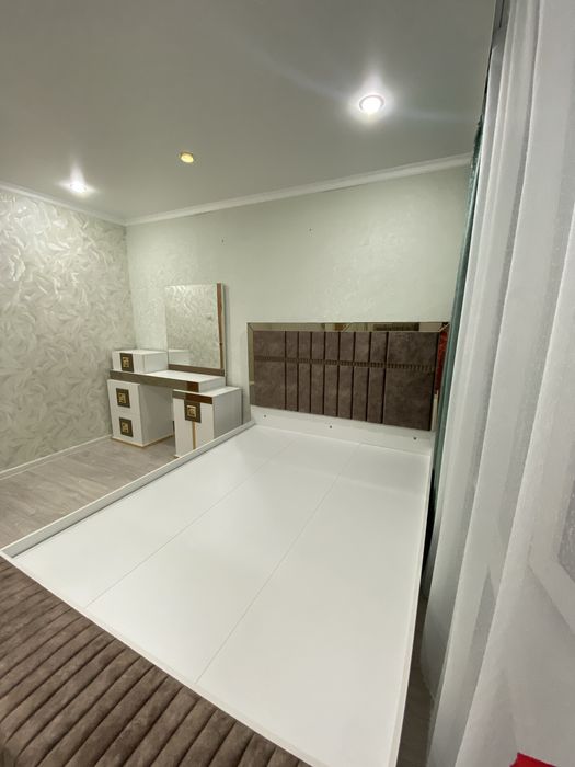 Продаю спальный гарнитур