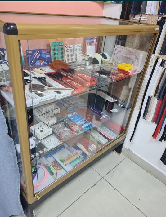 Витрина стеклянная