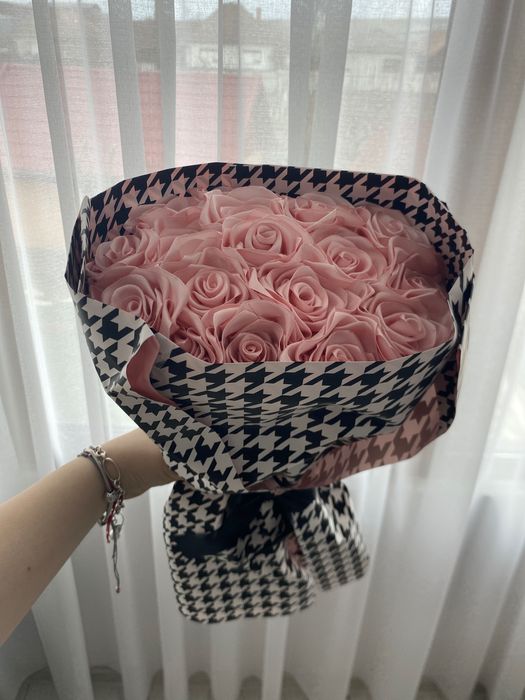 Buchet 17 trandafiri din satin