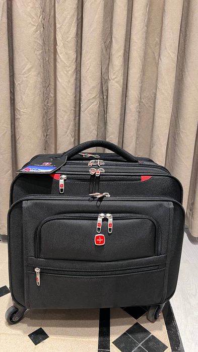 Чемодан новые на скидки  ПОСЛЕДНИЕ ТАК КАК ЗАКРЫТИЕ