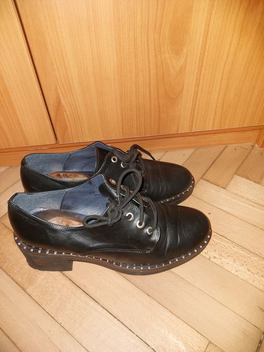 Pantofi din piele nr. 40