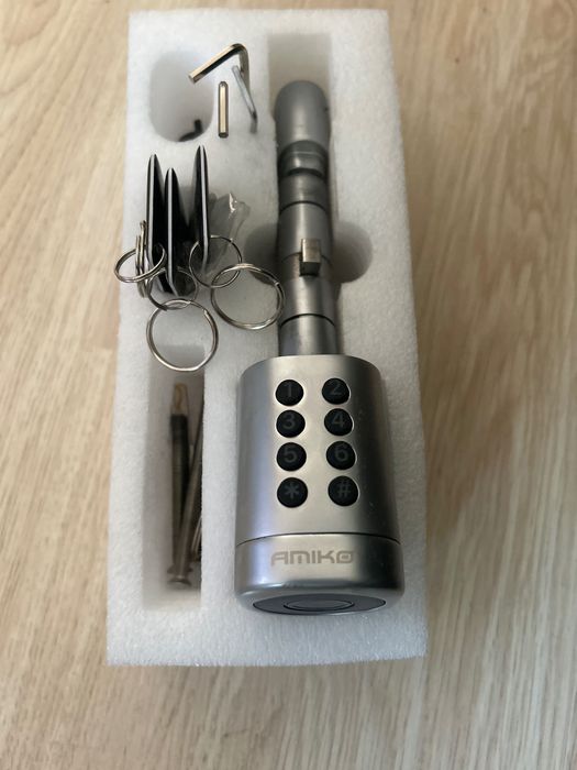 Butuc incuietoare smart, Bluetooth, amprente, RFID & cheie mecanica.