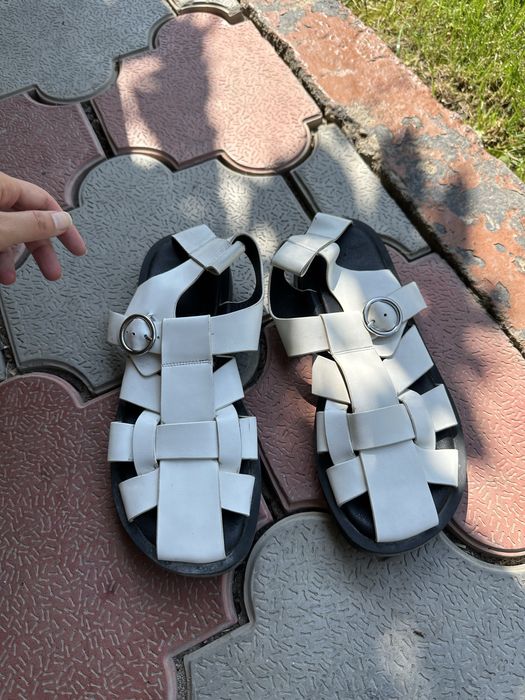 продам кожаные сандалии