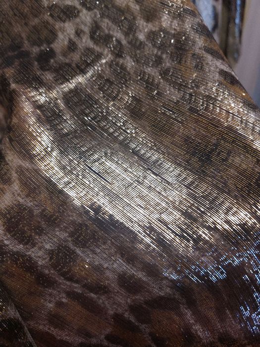 Mătase naturala cu fir metalic si imprimeu animal print, țesatura de poveste pt ocazii speciale