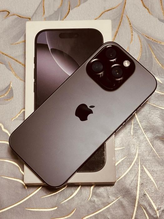 Продам iPhone 16 Pro + Apple Watch