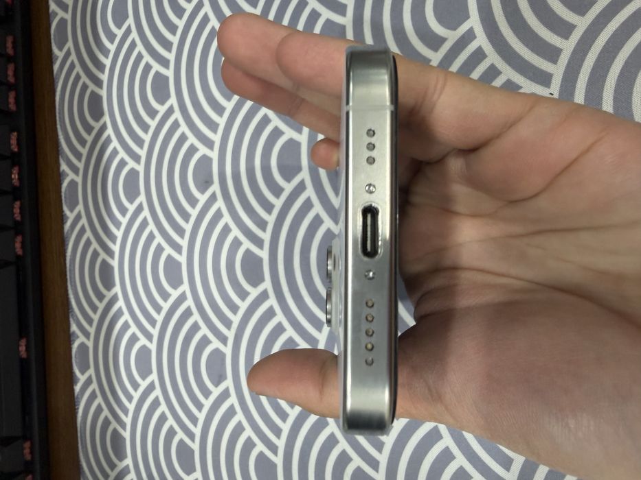 IPhone 16 pro 128gb white titanium 90%