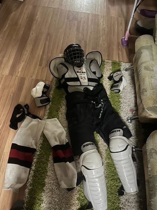 Продам форму для хоккея