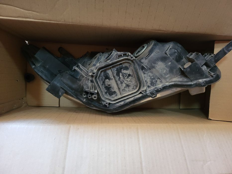 Фара Toyota corolla