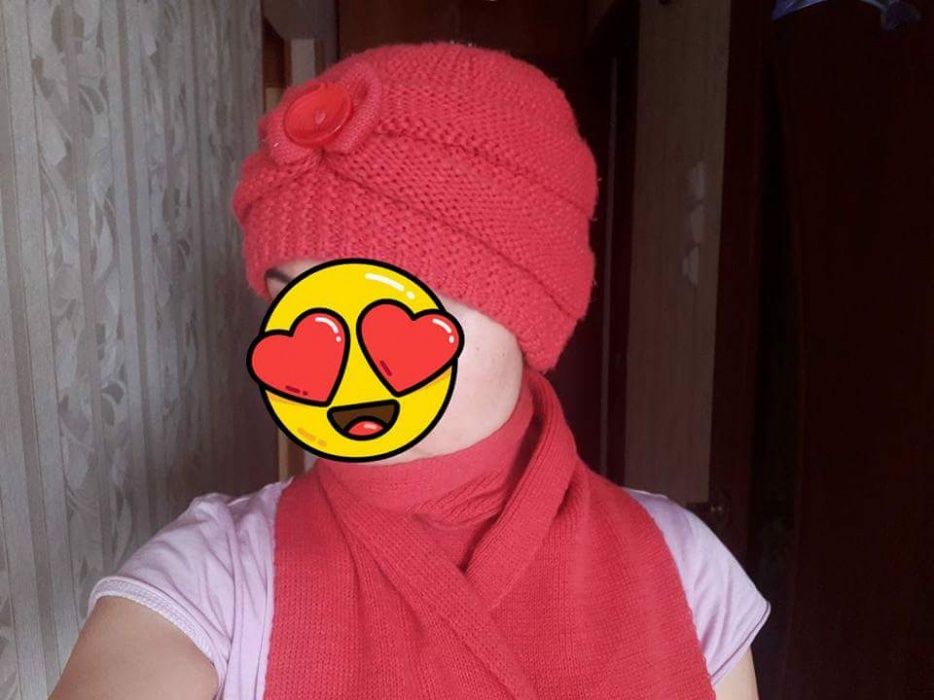 Шапка с шарфом в отличном состоянии