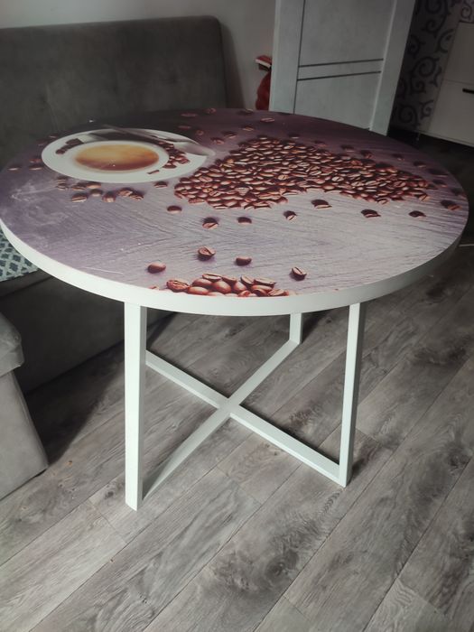 Продам стол обеденный