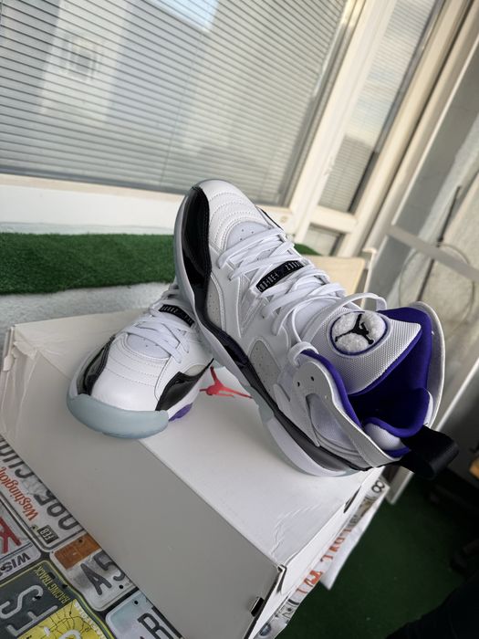 Nike Jordan Two Trey, чисто нови с кутия, EU 44