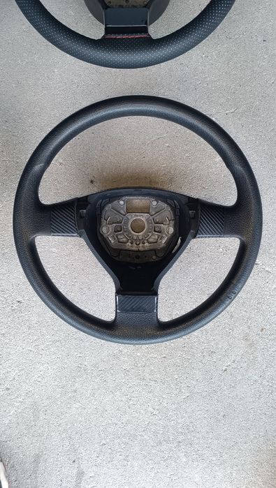 Продавам мултиволан трилъчев волан, четрилъчев волан от голф 5 GTI tdi