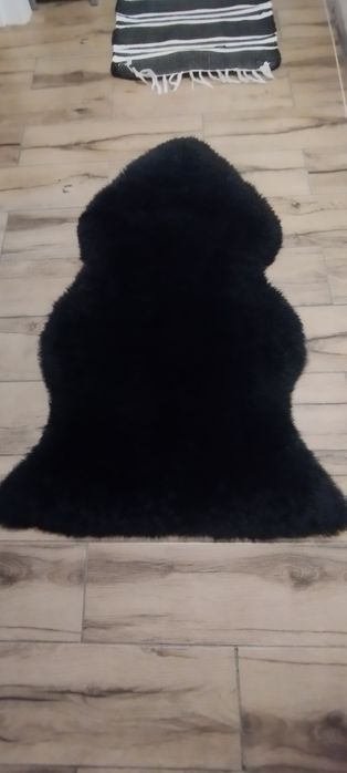Продам шкуры овечьи черные