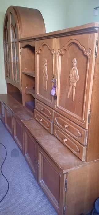 De vinzare mobilă dni lemn Sculptată ,Pat rabatabil!