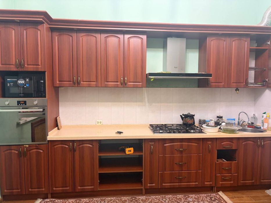 Продается Куханная Гонитура в хорошем состоянии!