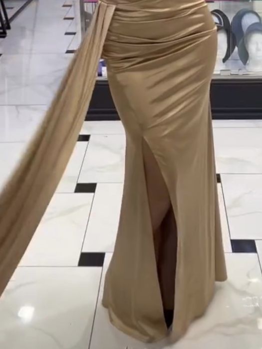 Вечернее платье длинное в пол