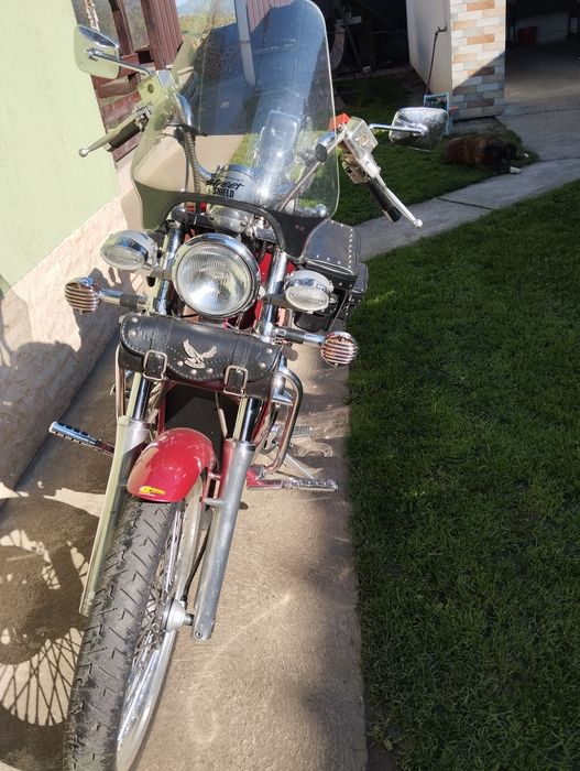 Suzuki intruder vs800