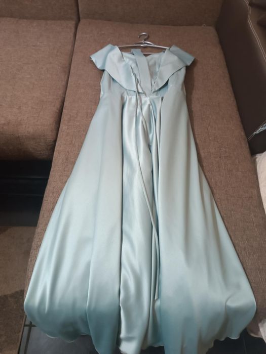 Дамска официална рокля.