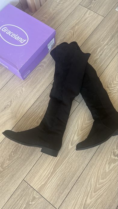 Дамски боти и ботуши по 10€