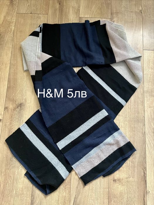 Шапки, шалове на символични цени