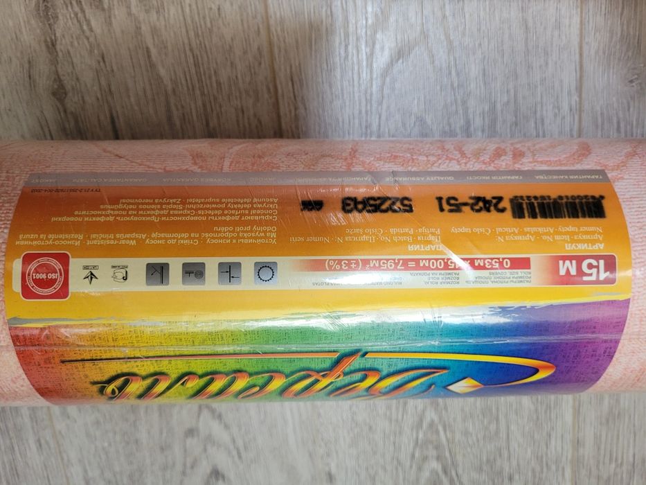 Продам 2 рулона виниловых обоев, плотные, можно под покраску