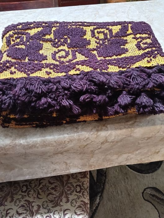 Cuvertură țesută manual