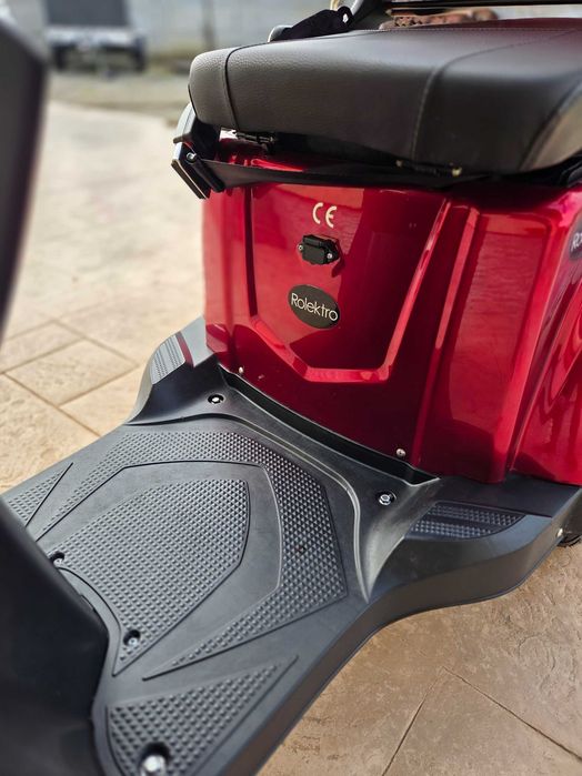 Scuter electric  3 roti  !