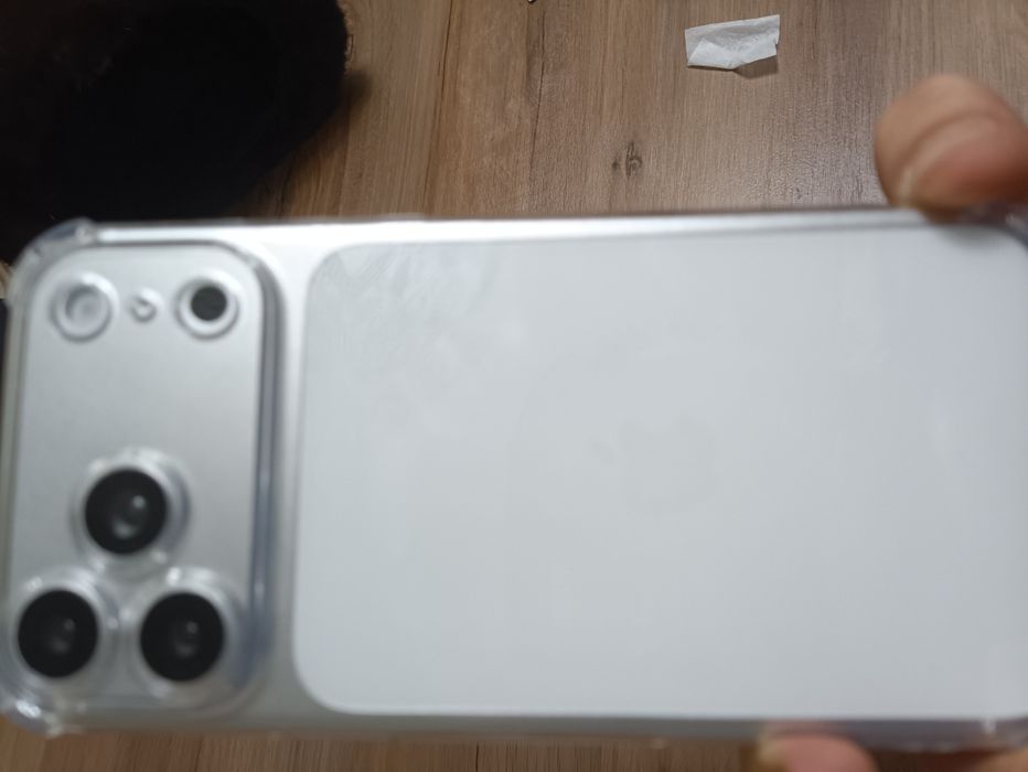 iPhone 17 Pro Max с чехлом Муляж