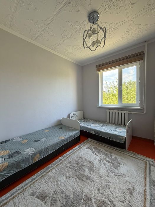 Шкаф, екі кроватымен сатылады