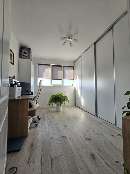 Vand apartament cu 3 camere