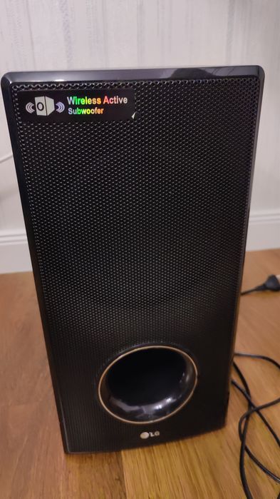 Vând soundbar LG, radio -cd, blu ray, 70w.