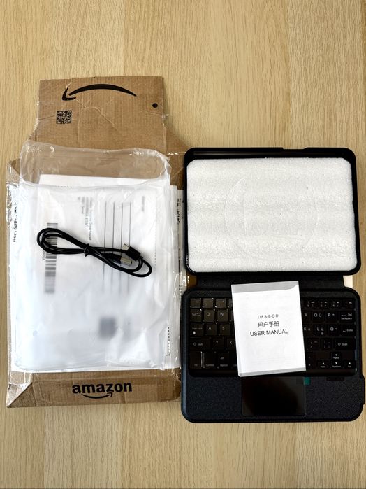 Husă cu tastatură Bluetooth detașabilă și touchpad pentru iPad Mini 6 / Mini 7 (8.3”) – nouă