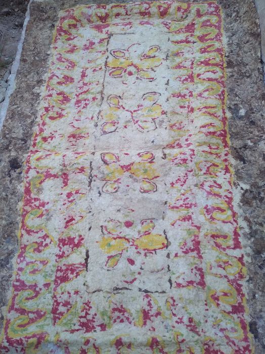 Бурынгы  табий кийиз сатылады. Бириншиси 500000, екиншиси 300000.