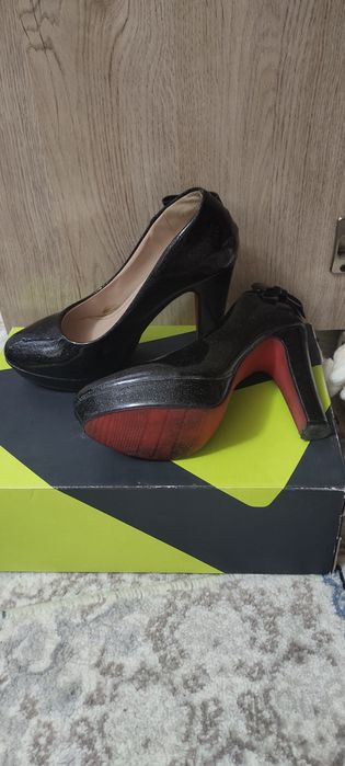 Туфли черный блестящие