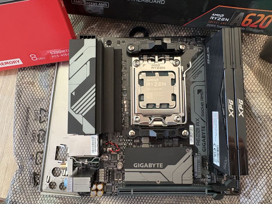 Kit itx  gigabyte a620i 16bg ddr 5