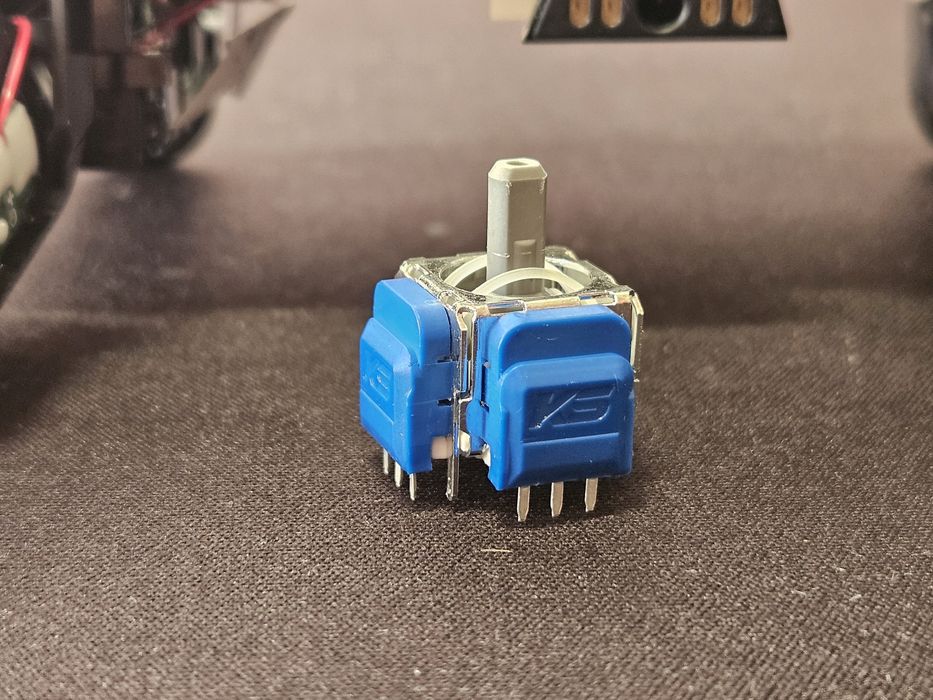 Reparatii controller PS5 PS4 Xbox Stick Drift, TMR, Potentiomentru, Analog.