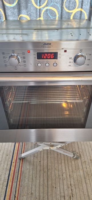 Фурна за вграждане Juno-Electrolux