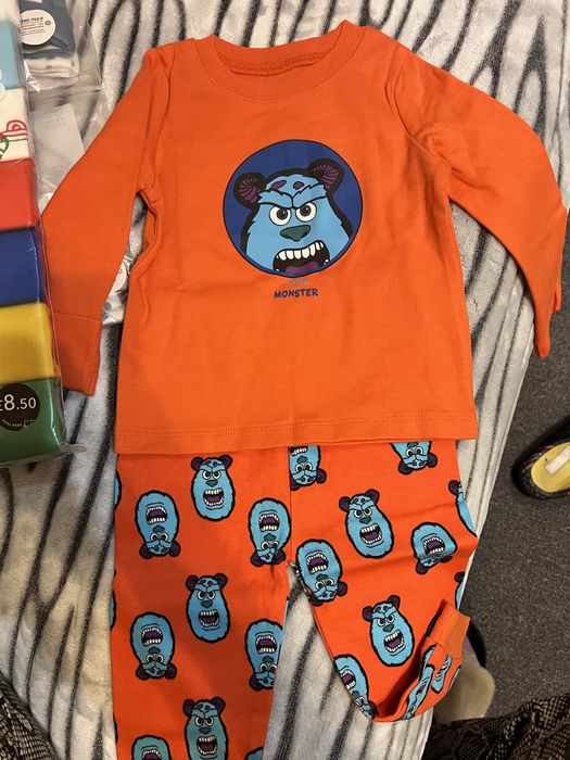 Набор боди от 0 до 3 мес с Англии  и пижама размер 6 мес.