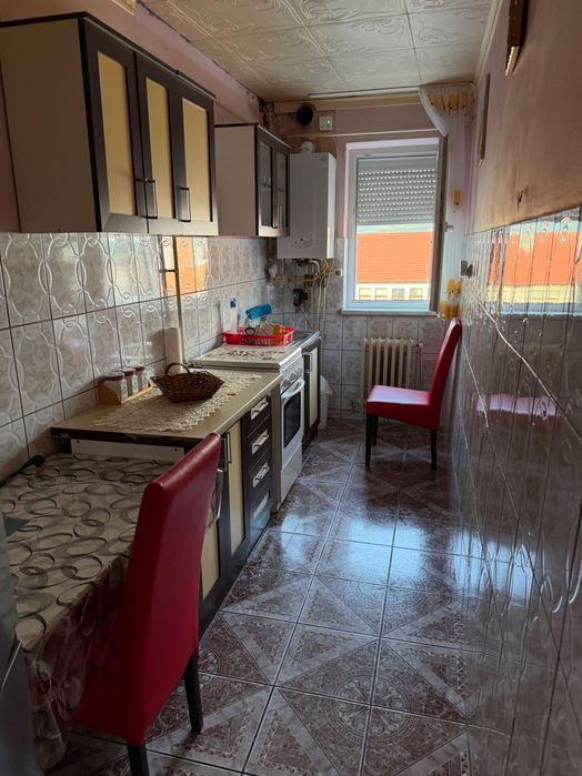 Vand apartament 2 camere etajul IV Cugir