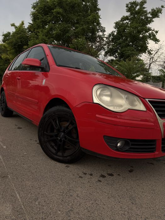 VOLKSWAGEN Polo