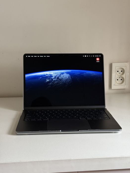MacBook Air M3 13” (2024) Midnight — почти новый